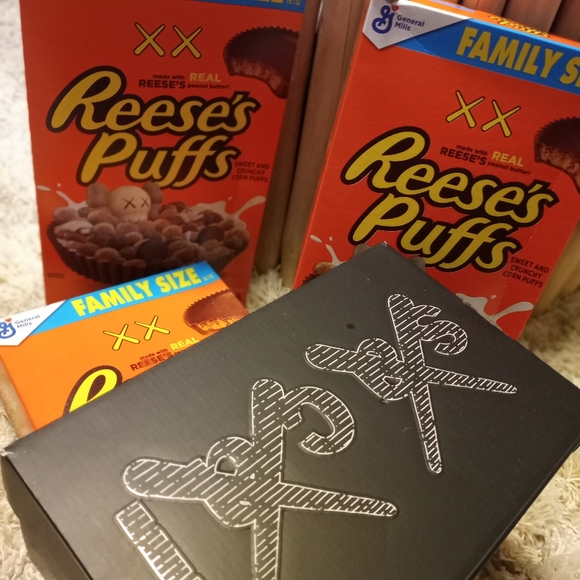 Kaws x Reese puffs - Picture 2 of 3